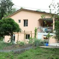 Maison LAVANNE โรงแรมในSaint-Joseph