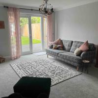 Bright and Cosy Home, hotel near London Southend Airport - SEN, Southend-on-Sea