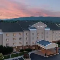Fairfield Inn & Suites Roanoke Hollins/I-81، فندق في رونوك