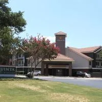 La Quinta by Wyndham Dallas - Addison Galleria, hotelli kohteessa Addison