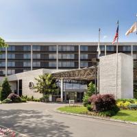 DoubleTree by Hilton Hotel & Executive Meeting Center Somerset, מלון ליד Central Jersey Regional - JVI, סומרסט