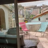 Maison avec Jacuzzi et terrasse sur les toits, hotell sihtkohas Brignon