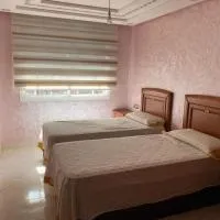 나도르에 위치한 호텔 Belle appartement au 1er étage avec climatisation, ascenseur, ADSl, etc à Nador-Neuf