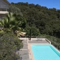 Studio moderne magnifique vue sur mer dans cadre calme et verdoyant, hotel em Furiani