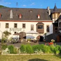 Haus Zehnthof, hotel di Burgen