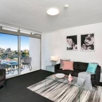 HARIS - Modern 2BR Apartment with Views, hotell i Cremorne i Sydney