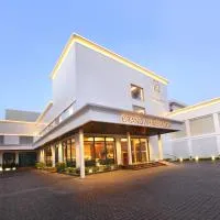 THE GRAND AMBASSADOR HOTEL, отель в городе Коттаям