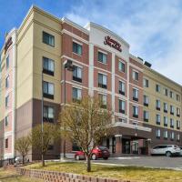 Hampton Inn & Suites Denver-Speer Boulevard، فندق في Lo-Hi، دنفر