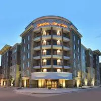Hampton Inn & Suites Des Moines Downtown, хотел в Дес Мойнс