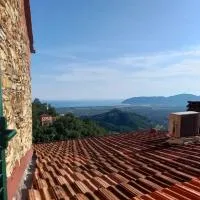 La Casa Gialla, hotel a Ortonovo