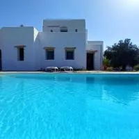 Villa Laguna Blu、カンポスにあるパロス空港 - PASの周辺ホテル