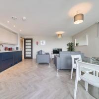 Roomspace Serviced Apartments- Buttermere House, готель в районі Hampton Wick, у місті Кінгстон-на-Темзі