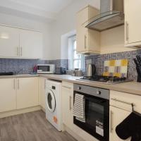 Warm & Inviting 4-Bed on Church Road, Sleeps 4