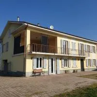 CASA FRIDA Intero alloggio con due camere, Hotel in Canelli