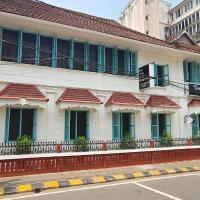 The Boat Jetty Bungalow, готель в районі Marine Drive Kochi, у місті Кочі