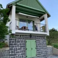 Merengő Pihenőház, hotel v destinaci Zalahaláp