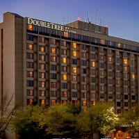 DoubleTree by Hilton Hotel St. Louis - Chesterfield、チェスターフィールドにあるSpirit of St. Louis - SUSの周辺ホテル