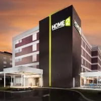 Home2 Suites By Hilton Newark Airport, hotelli kohteessa Newark