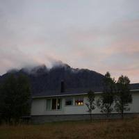 Hus i Sør-Tverrfjord, hotel near Hasvik Airport - HAA, Loppa