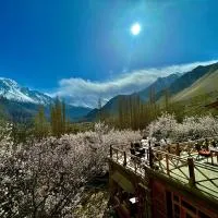 The 2 Magpies, Hunza, Hotel in Alīābād