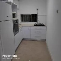 דירה פרטית מהממת מוארת. ממוזגת מרוהטת ומקסימה, Hotel in Be’er Scheva