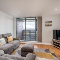 Pass the Keys Stylish Watford Apartment Sleeps 7 with Parking