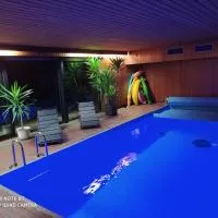 Park Villa Ferienwohnung mit Pool, Jacuzzi und 3 Schlafzimmer、ユルツェンのホテル