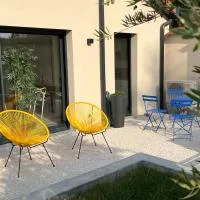 Villa Gaïa - 2 suites lits King size et salles de bain privatives - parking privé - 10 minutes Eurexpo - Aéroport - Groupama Stadium, hotel Genas-ban