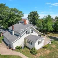 Beach house - 3BR Beach Gem - 30ft to Sand & Walk to Amusement Park, готель у місті Keansburg