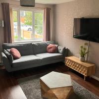 Liverpool airport stay over 3 bedroom house short & long term rent, hotel near Liverpool John Lennon Airport - LPL, Woolton