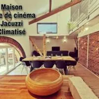 Maison de village, jacuzzi, salle cinéma, hotel a Valencin