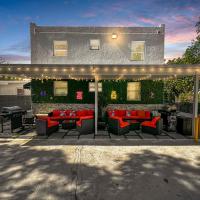 12 to 42 Guests 6 Kitchens 2 BBQs Retreat Wynwood Patio vibes, hotel in Wynwood Art District, Miami