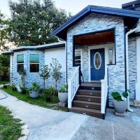 Cozy Bedroom with Private Ensuite Bathroom - Room # 2 in SAHRED house NO PET, hotel dekat Orlando Executive - ORL, Orlando