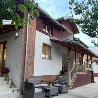 IKONIJA guest house, hotel u gradu Pečenjevce
