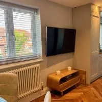 A luxury 2 bedroom apartment, hotel v destinaci Barnet
