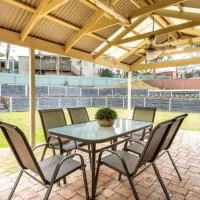 Escape to Adelaide Hills - Spacious Country Stay, Hotel in Nairne