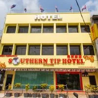 Southern Tip Hotel - City & 100m walk to McDonald's & FREE DOBI, hotelli kohteessa Pontian Kecil