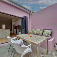 Trendy Bo-Kaap home, private patio, fireplace