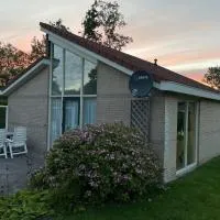 Huisje Earrebarre, hotel i Tzummarum