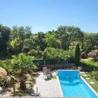 Superbe appartement au calme avec piscine, hotel u gradu Montanjak