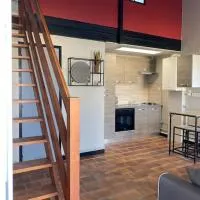 Studio duplex meublé avec place de parking, hotel a Surgères