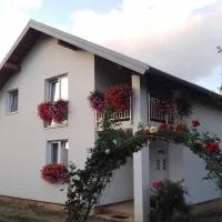 Apartman Lukić, hotel em Korenica