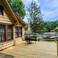 #05 - Lakefront Two Bedroom Cottage- Pet Friendly, hotel near Hot Springs Memorial Field Airport - HOT, Hot Springs