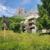 Appartement Col de l'Arzelier, khách sạn ở Château-Bernard