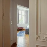 Exklusive Ferienwohnung Arthur in zentraler Bestlage von Zeitz! Vollausgestattet, Fahrstuhl, Magenta-TV, Highspeed WLAN, hotel em Zeitz
