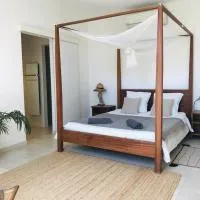 ferme st pierre 2 suites avec repas, piscine, clim, cheminée ou baignoire spa, hotel em Chabeuil