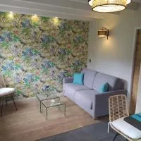 Chambre avec cuisine, entrée et terrasse privée !, hotel a Curienne