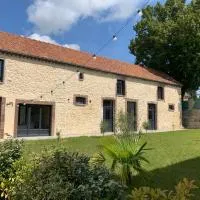 LE CLOS DES LYS - Chambres avec jacuzzi - Nemours – hotel w mieście Treuzy-Levelay