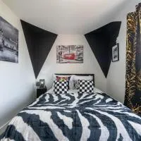 2-Car Parking Aseda 4BR Family Home Pool Table Private Garden, hotel v destinaci Hull