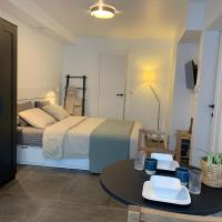 Homestay, ground floor, comfort room, hotel in: Sint-Jozef, Brugge